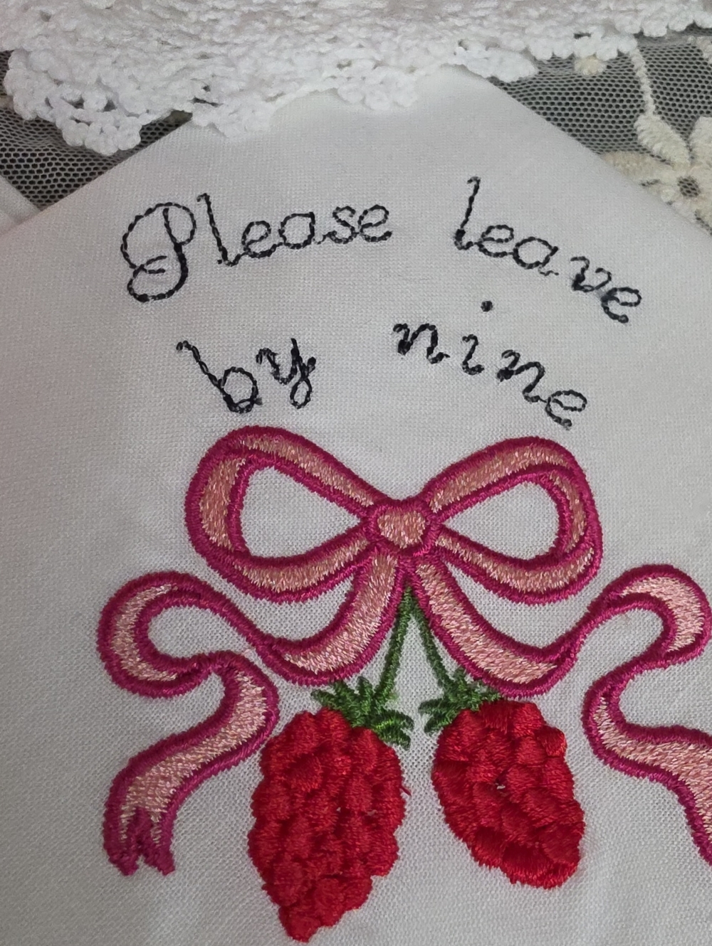 Vtg Cocktail/tea Party Embroidered Strawberry Bow Linen Accent 4 Pieces